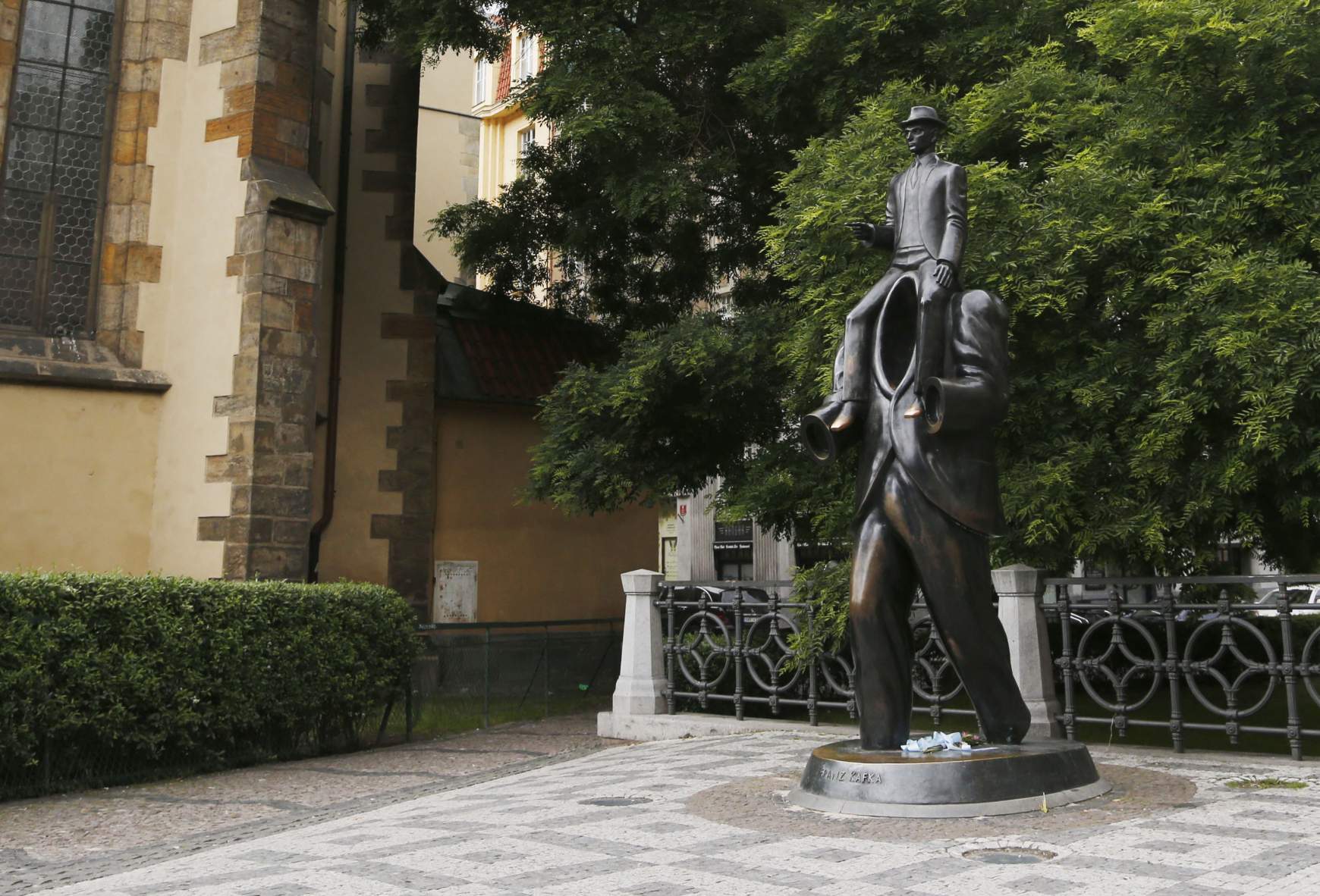Kafka prágai szobra