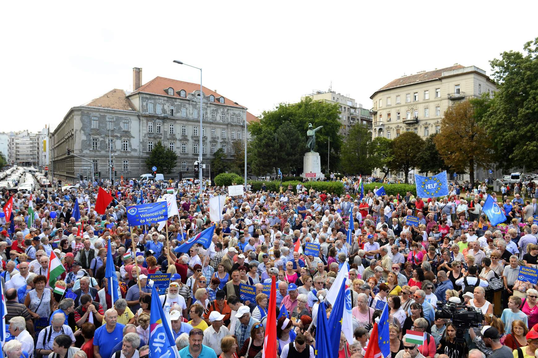 budapest-tuntetes.jpg budapest-tuntetes.jpg