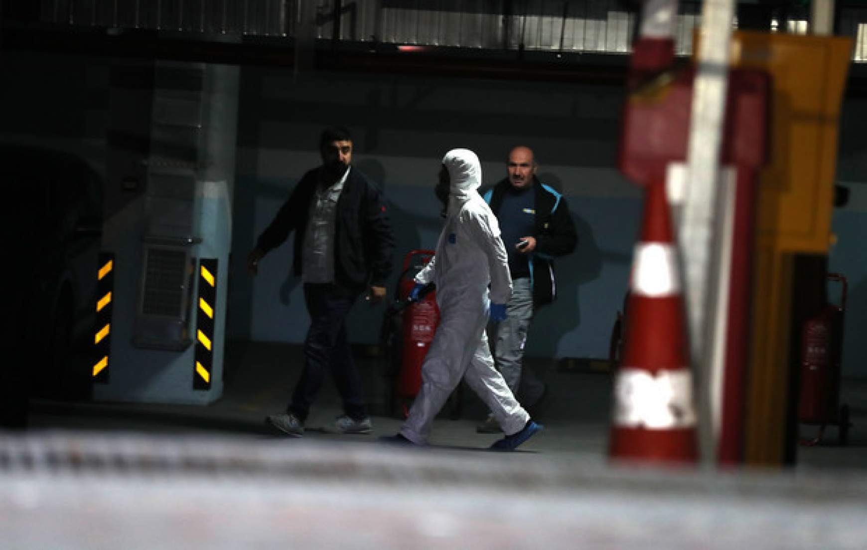 Helyszínelők az isztambuli szaúdi konzulátoson, ahol végeztek Hasogdzsival