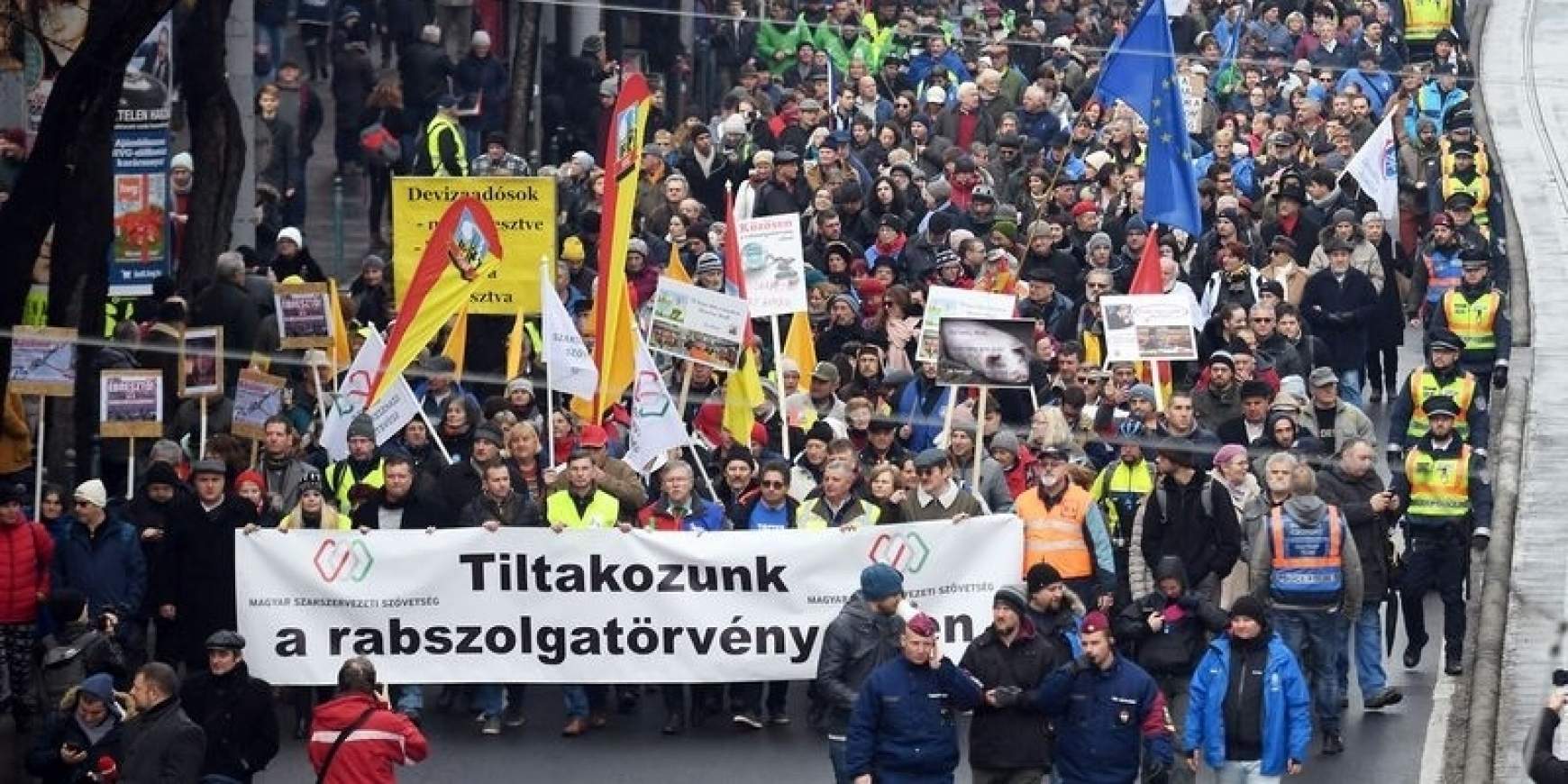 magyar-tuntetesek.jpg magyar-tuntetesek.jpg