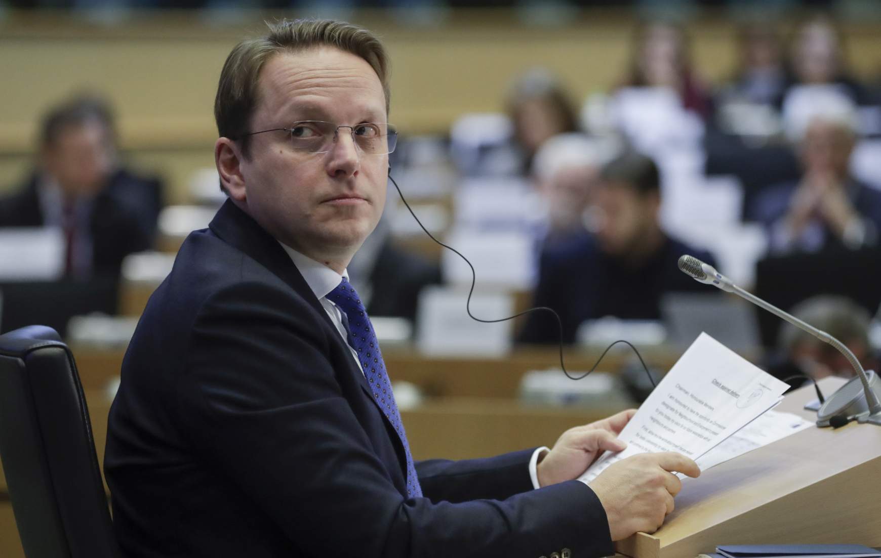 varhelyi-oliver-a-parlamentben.jpg varhelyi-oliver-a-parlamentben.jpg