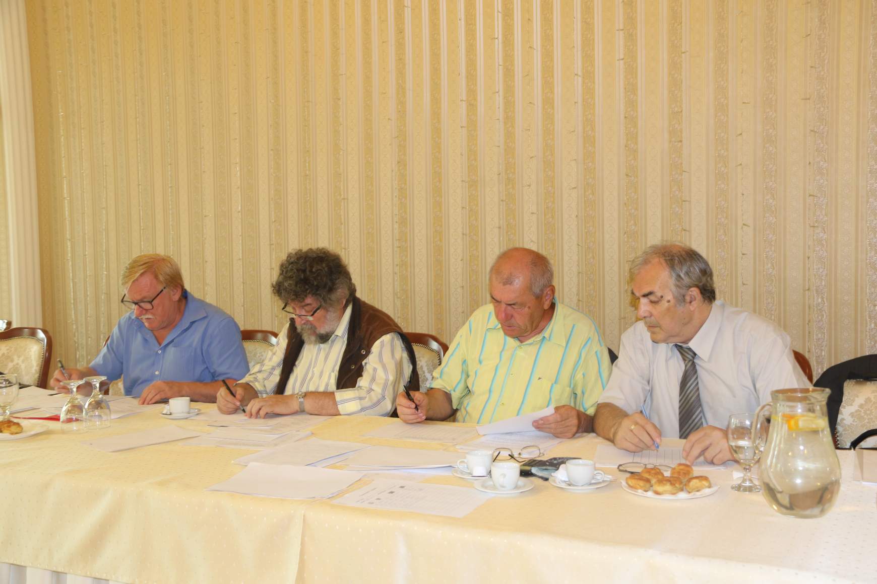 A zsűri tagjai (jobbról): Böröndi Lajos, Lacza Tihamér, Kovács László (elnök), Varga László