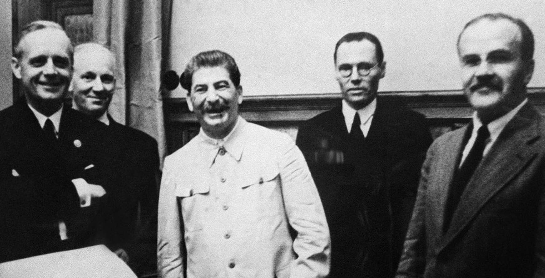 Sztálin Ribbentroppal ás Molotovval
