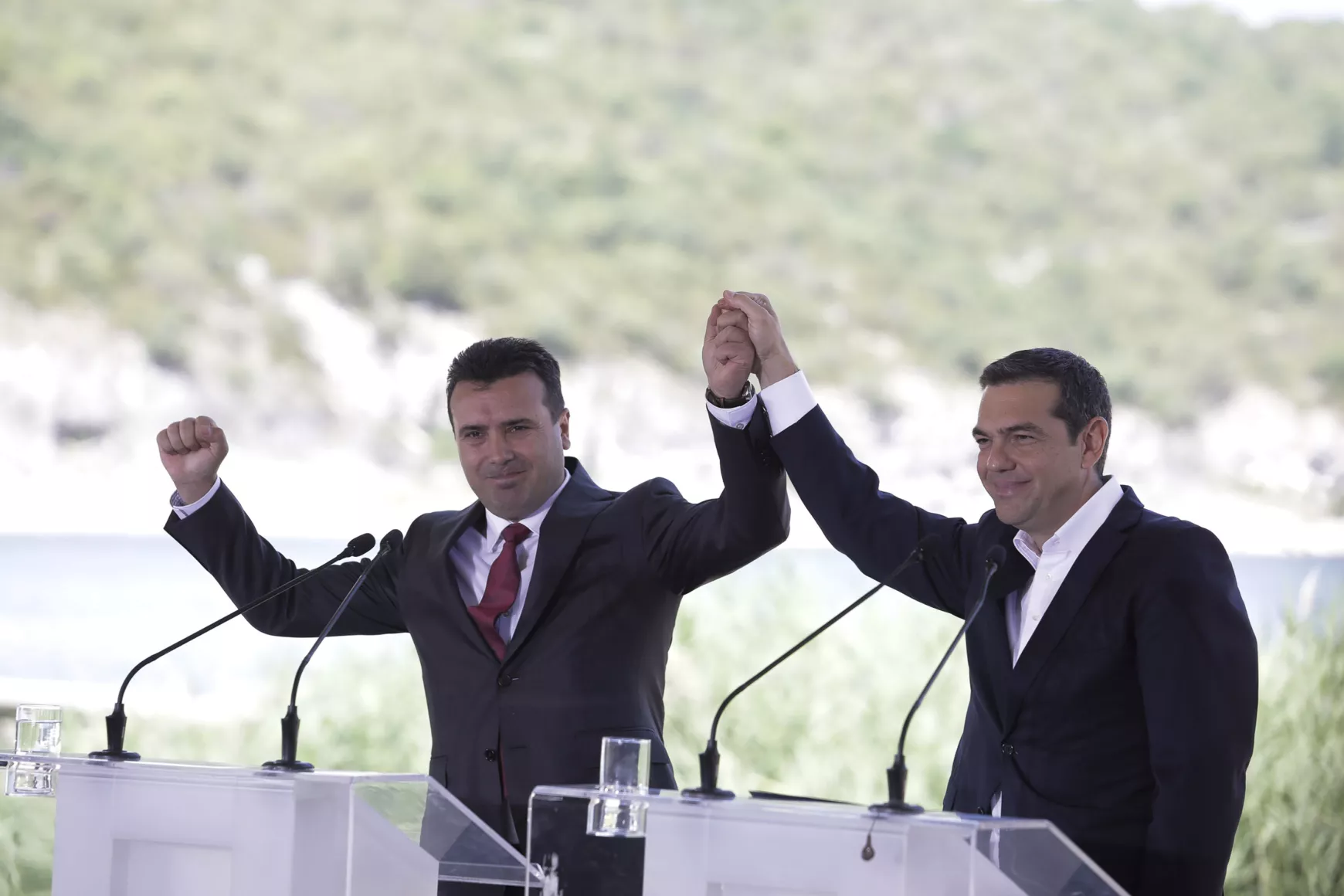 Zoran Zaev macedón és Alexis Tsipras görög kormányfő megállapodtak az új névben
