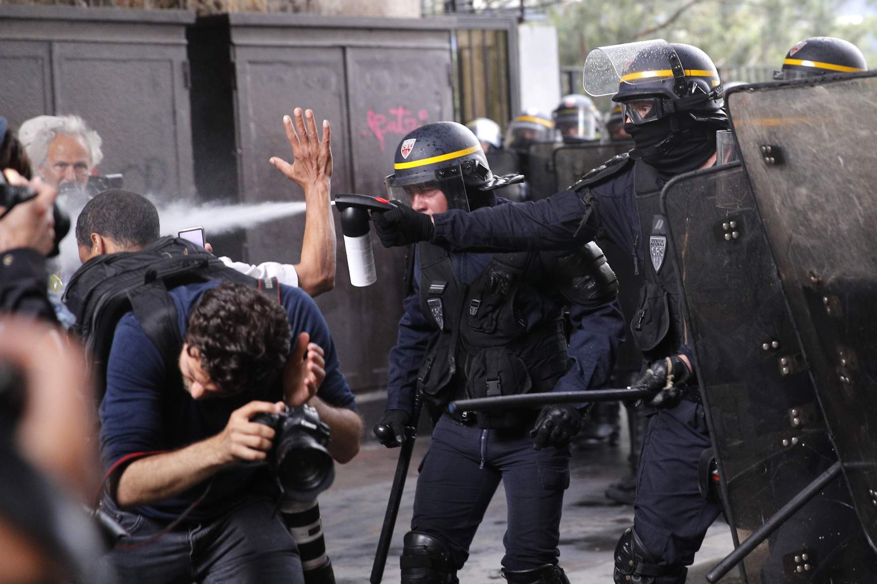 Franciaország, tüntetés, rendőrök