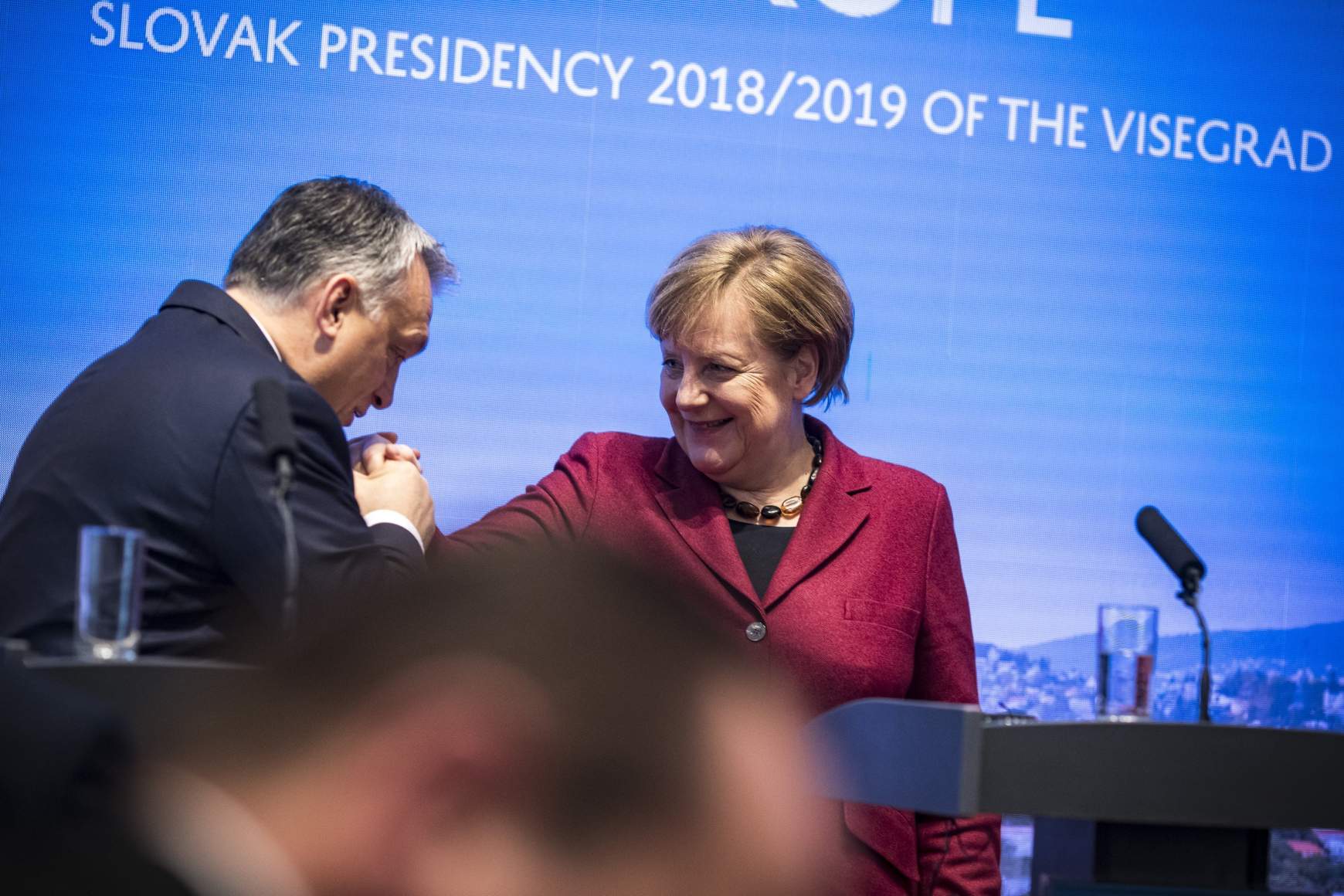 Orbán és Merkel Pozsonyban