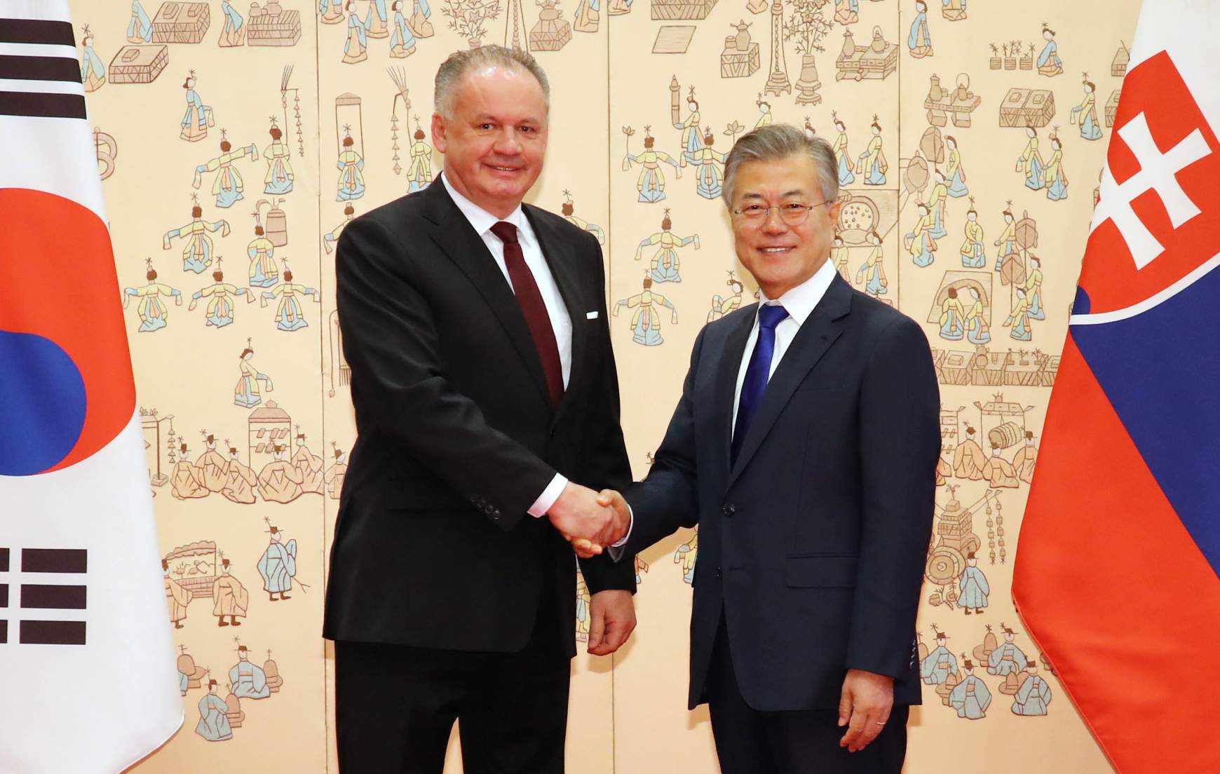 Andrej Kiska és Moon Jae-in Dél-Koreai elnök Andrej Kiska és Moon Jae-in Dél-Koreai elnök