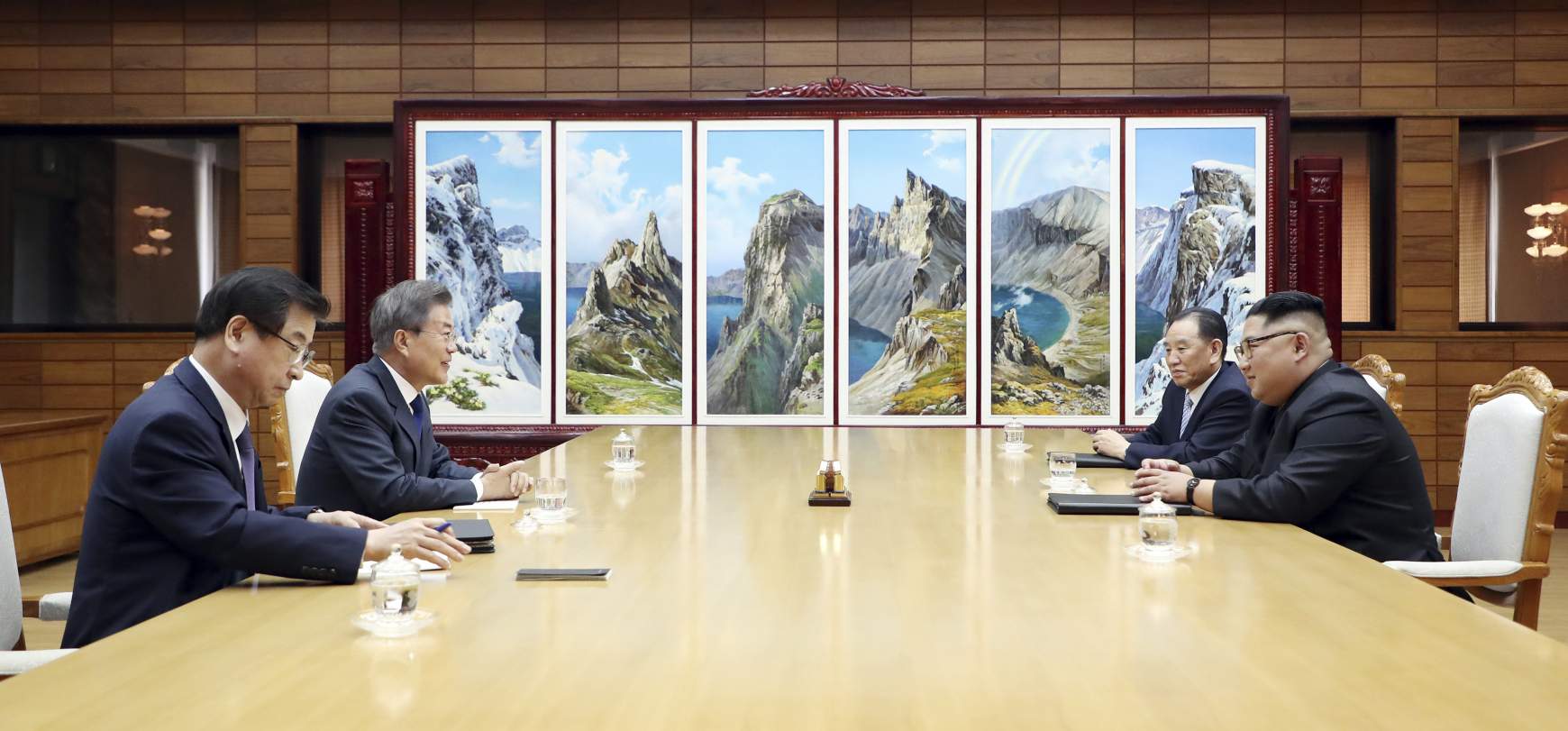 Kim Jong Un Moon Jae-in tárgyalása Kim Jong Un Moon Jae-in tárgyalása