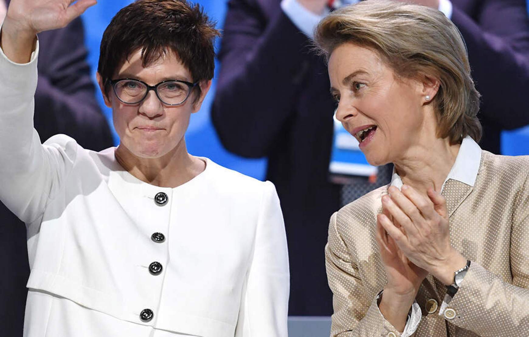 akk-leyen.jpg akk-leyen.jpg
