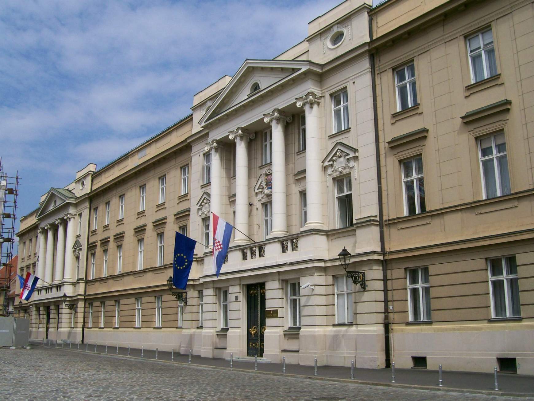 horvat-parlament.jpg horvat-parlament.jpg