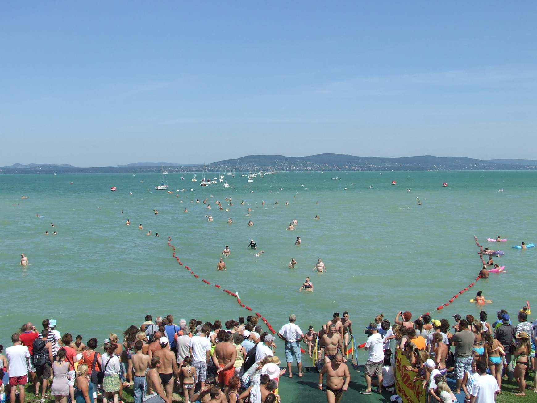 Balaton-átúszás