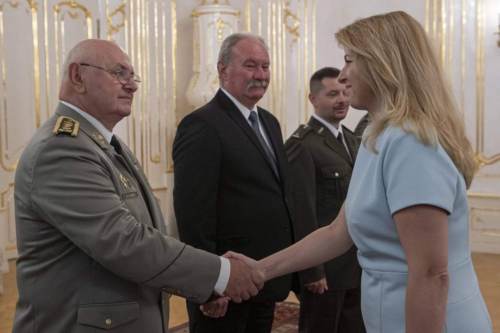 Caputova kituntetes Caputova kituntetes