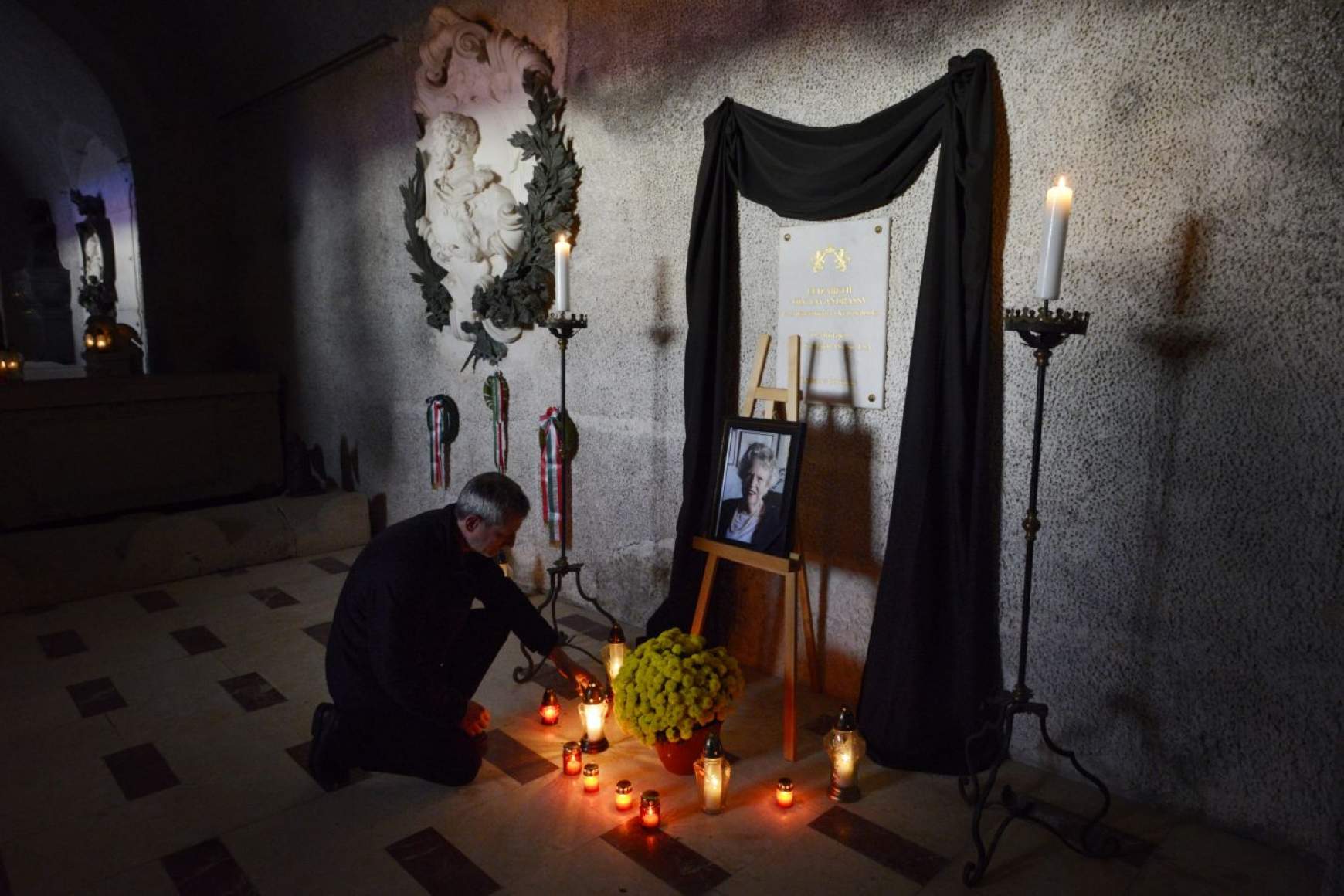 Legutóbb Olgyay-Andrássy Erzsébet grófnő földi maradványait temették ide 2017-ben