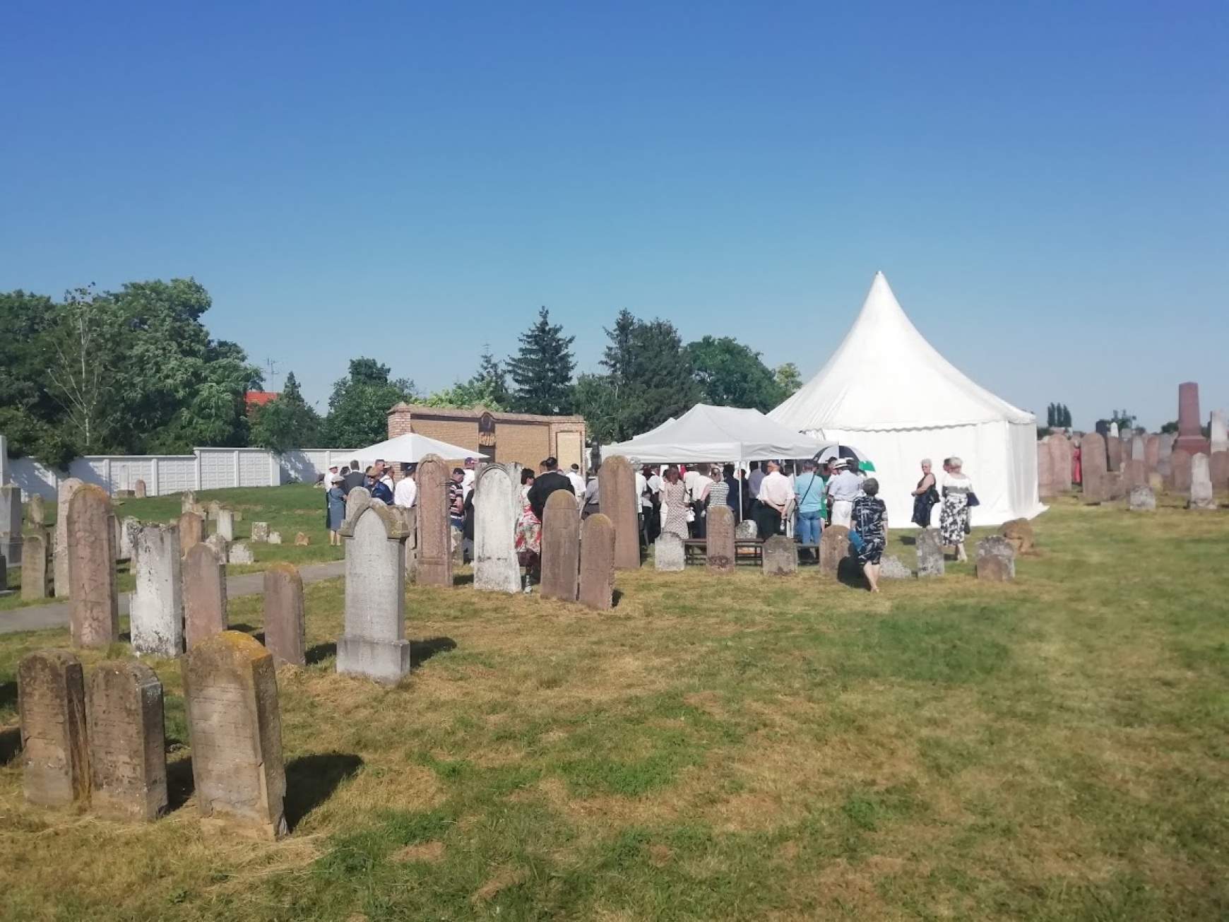 A dunaszerdahelyi zsidó temetőben évente tartanak megemlékezést