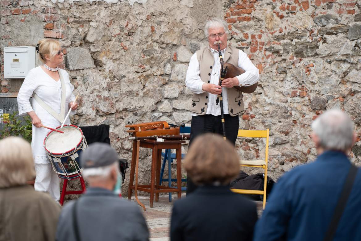 Szabadtéri muzsika a Domonkos téren