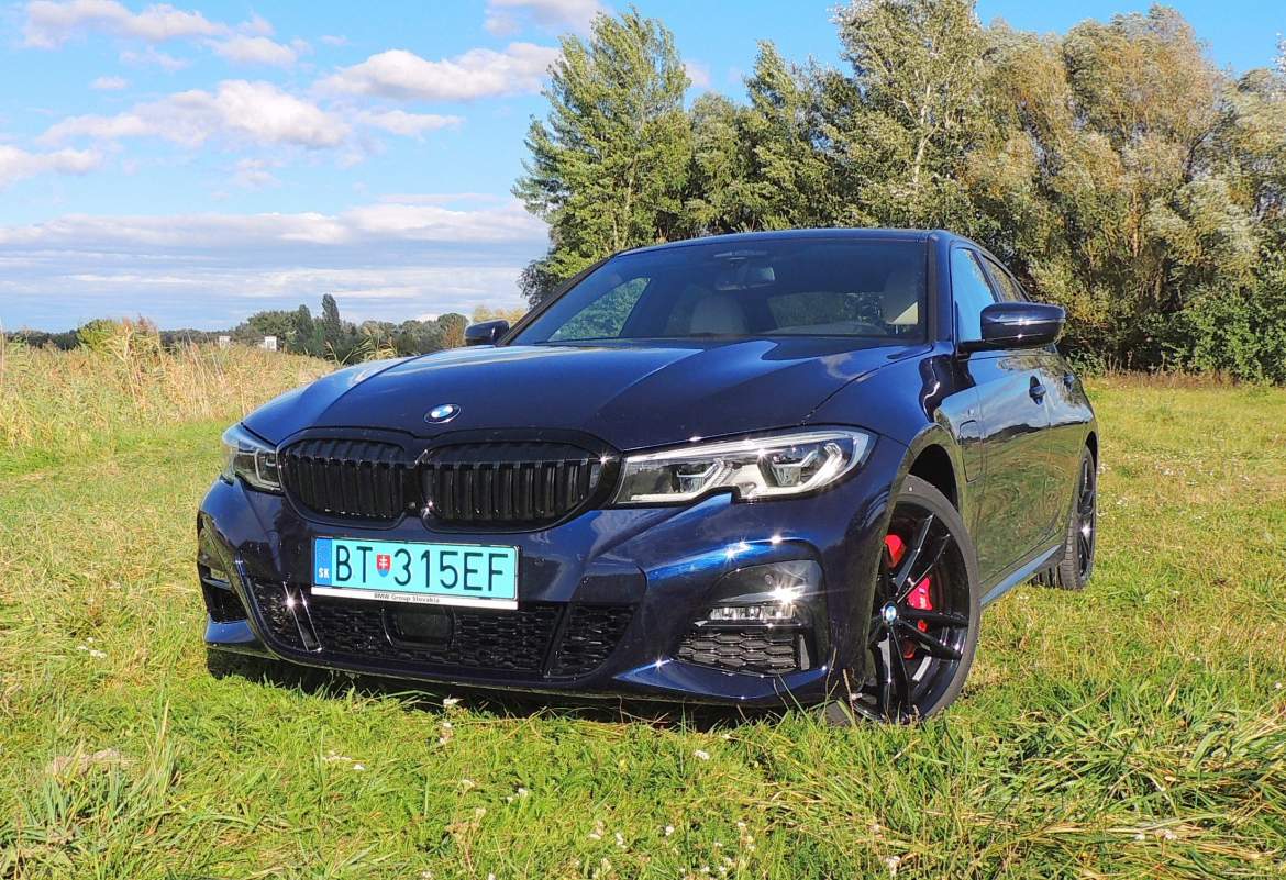 BMW 330e