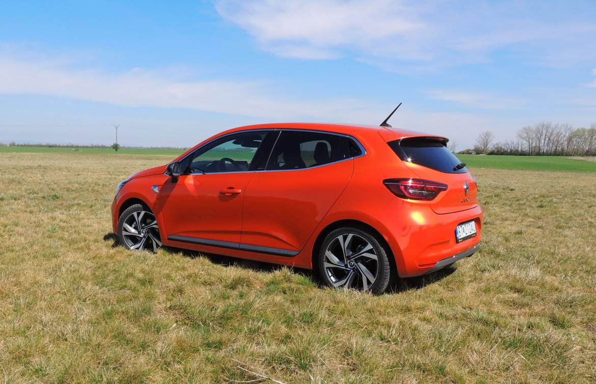 renault-clio-e-tech-140-rs-line-02