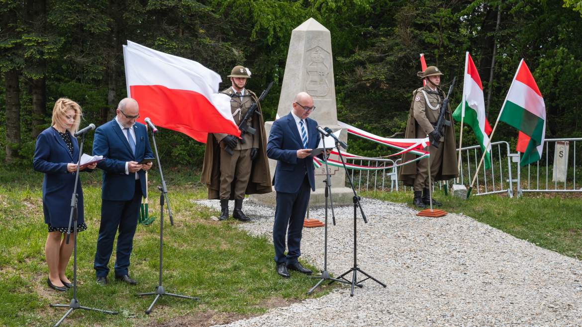 2021-06-02 Palotai-hágó határkő határoszlop felújítás lengyel-magyar barátság