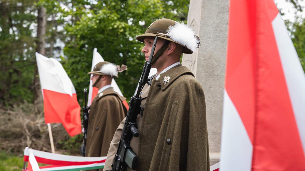 2021-06-02 Palotai-hágó határkő határoszlop felújítás lengyel-magyar barátság