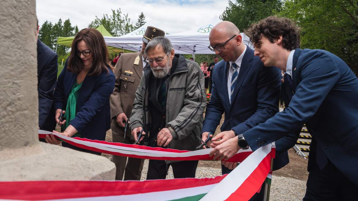 2021-06-02 Palotai-hágó határkő határoszlop felújítás lengyel-magyar barátság