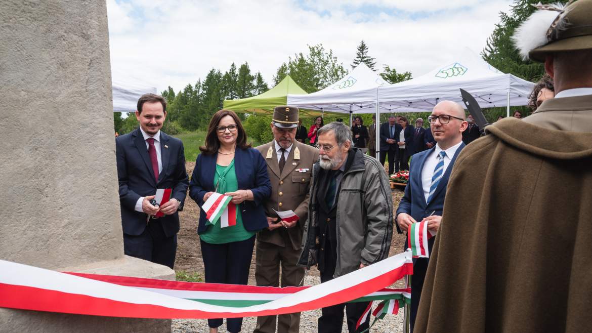 2021-06-02 Palotai-hágó határkő határoszlop felújítás lengyel-magyar barátság