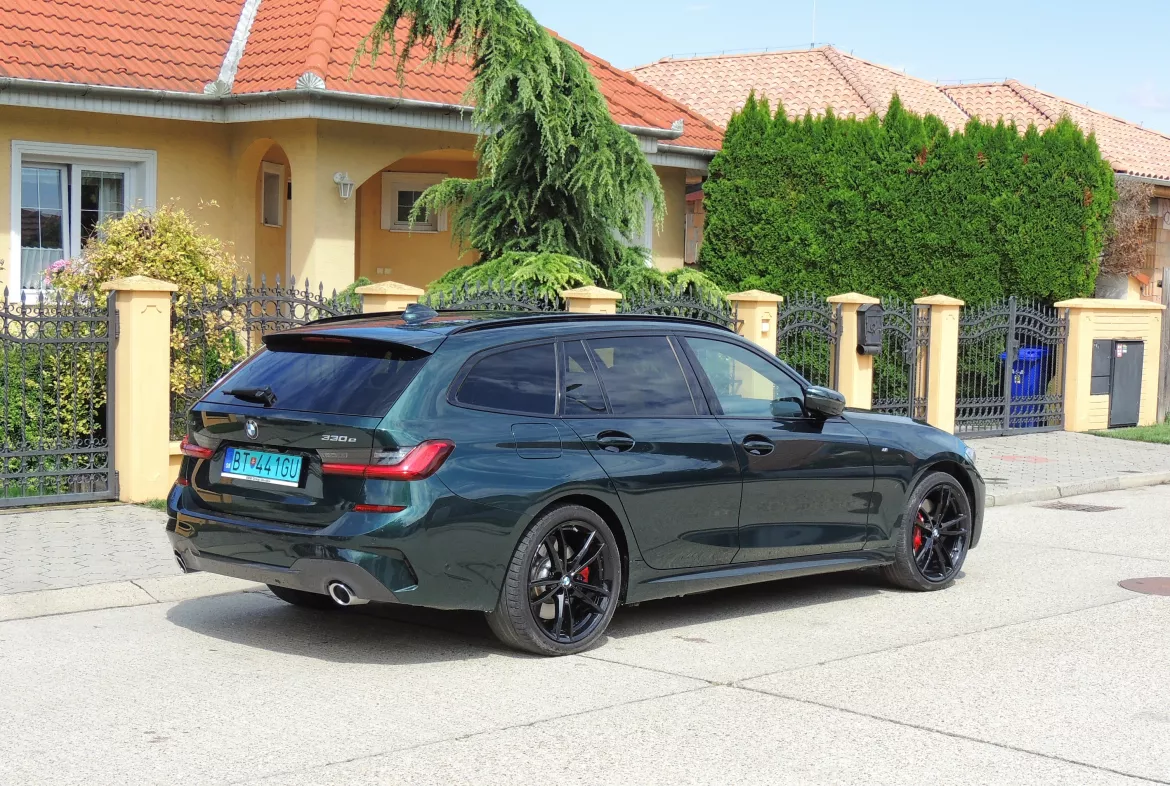 bmw-330e-t-02
