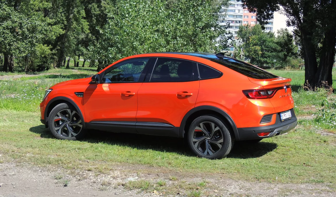 renault-arkana-tce-140-rs-line-02