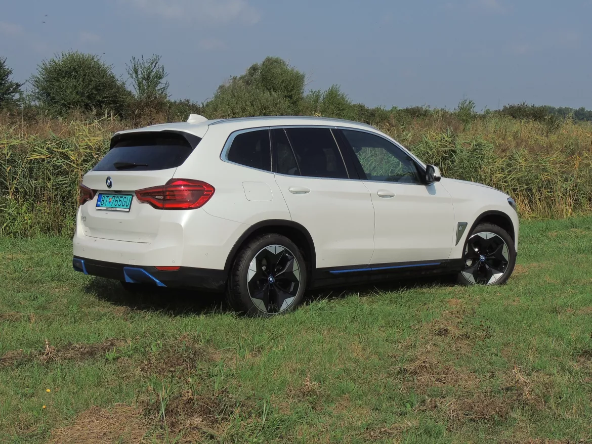 bmw-ix3-02