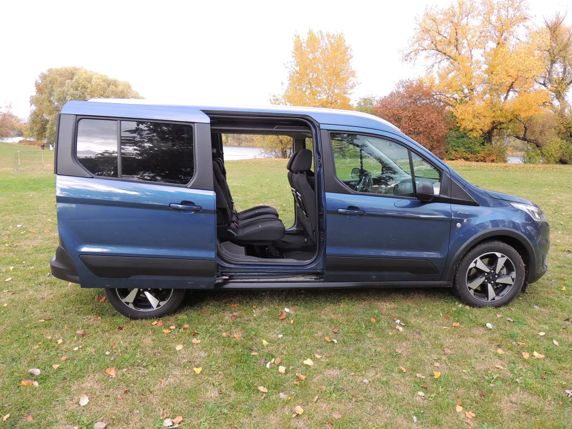 ford-grand-tourneo-ca-15-02