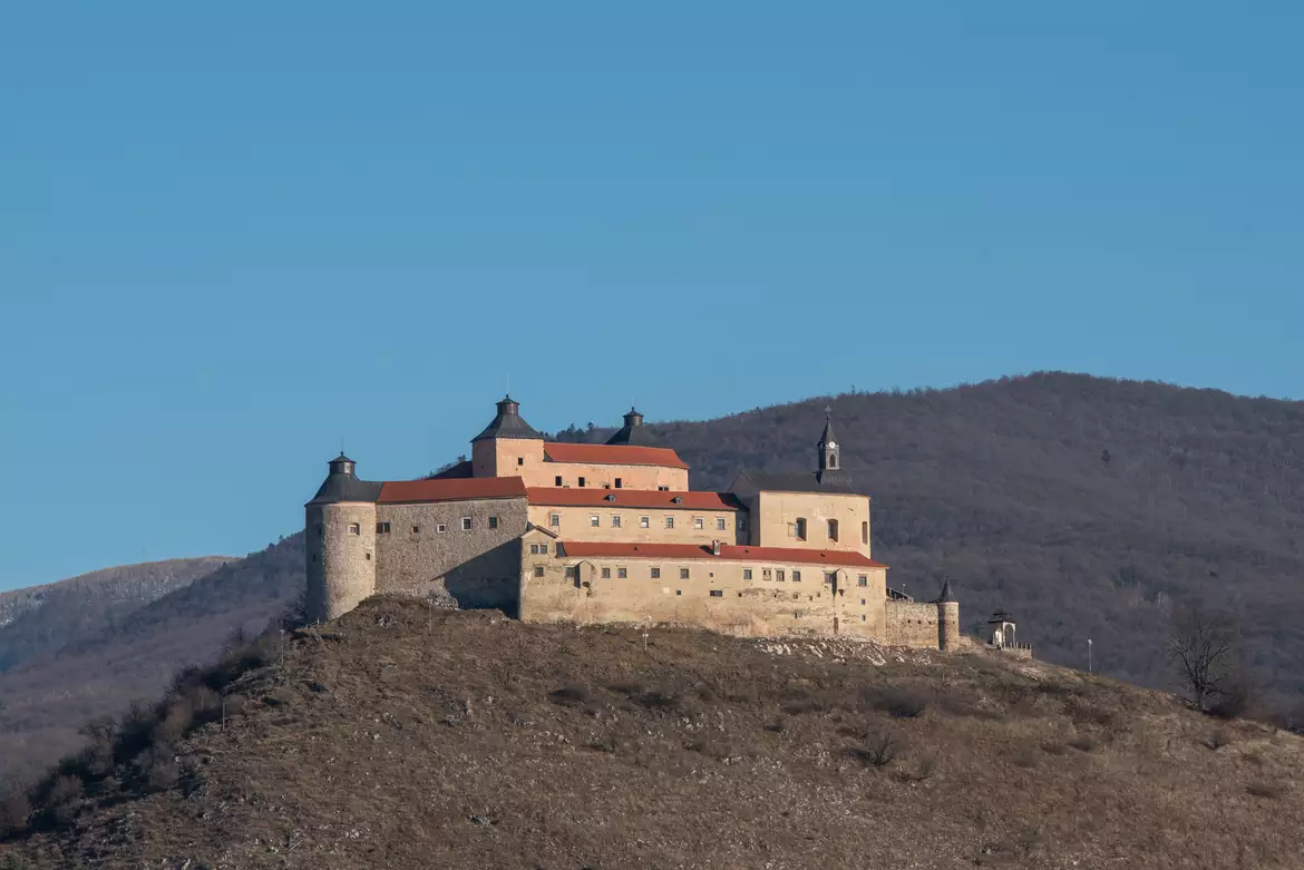 2021-12-08 Krasznahorka, Krasznahorka vára, daru, elszállítás, helikopter