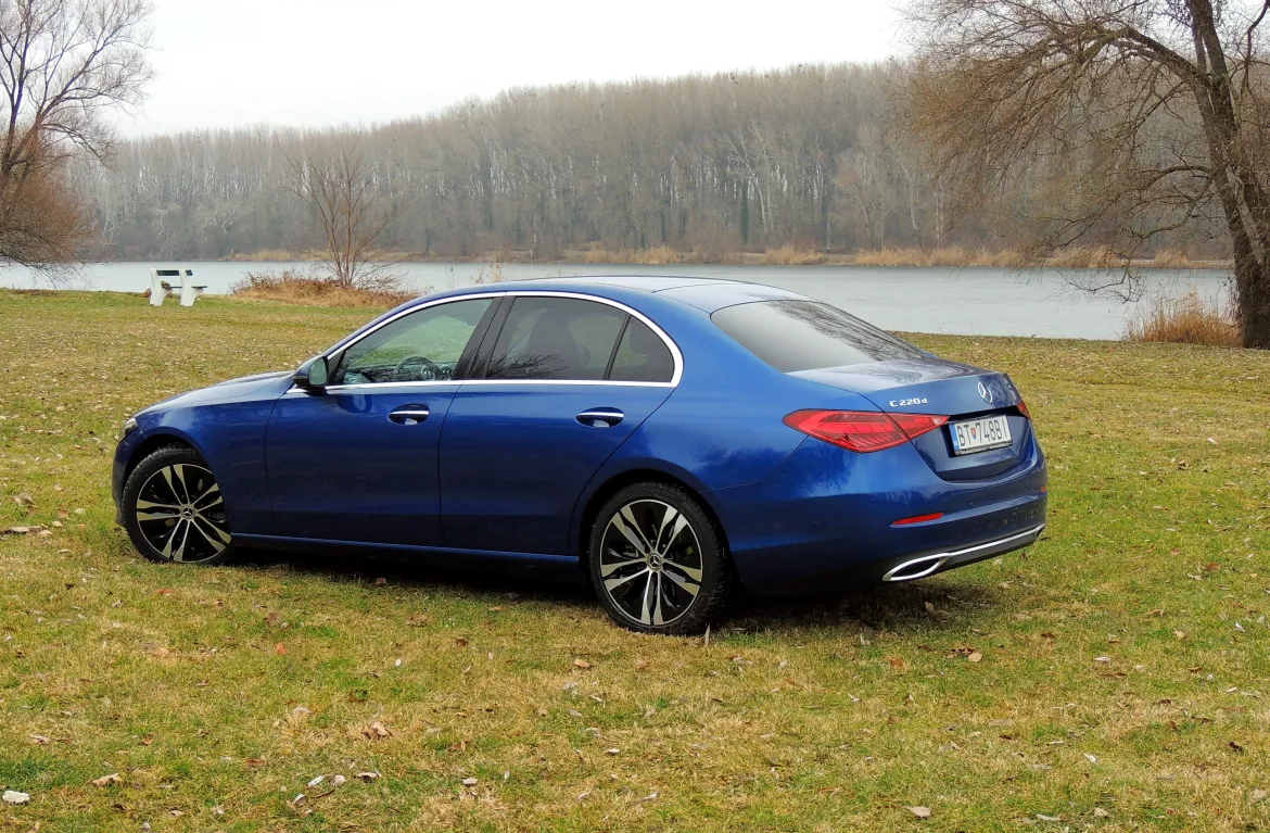 Mercedes-Benz C 220d 02.JPG