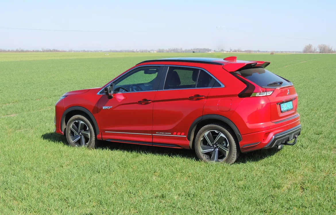 mitsubishi-eclipse-cross-phev-4wd-inst-02