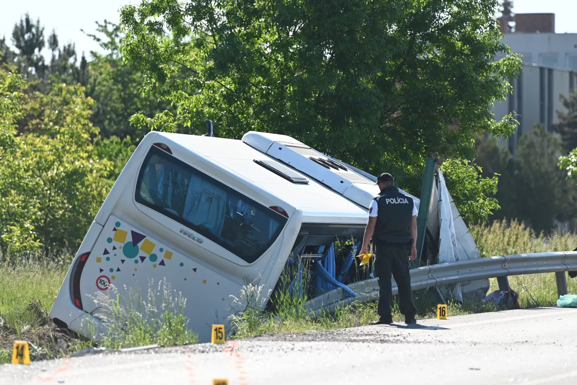 Galánta-Diószeg közti autóbuszbaleset