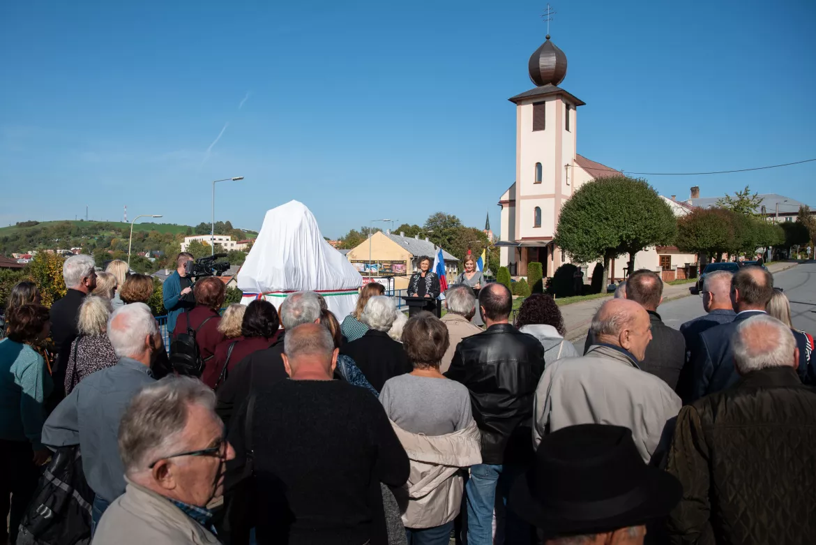 2022-10-08 Girált, I. világháborús emlékmű, girálti kőoroszlán, szobor