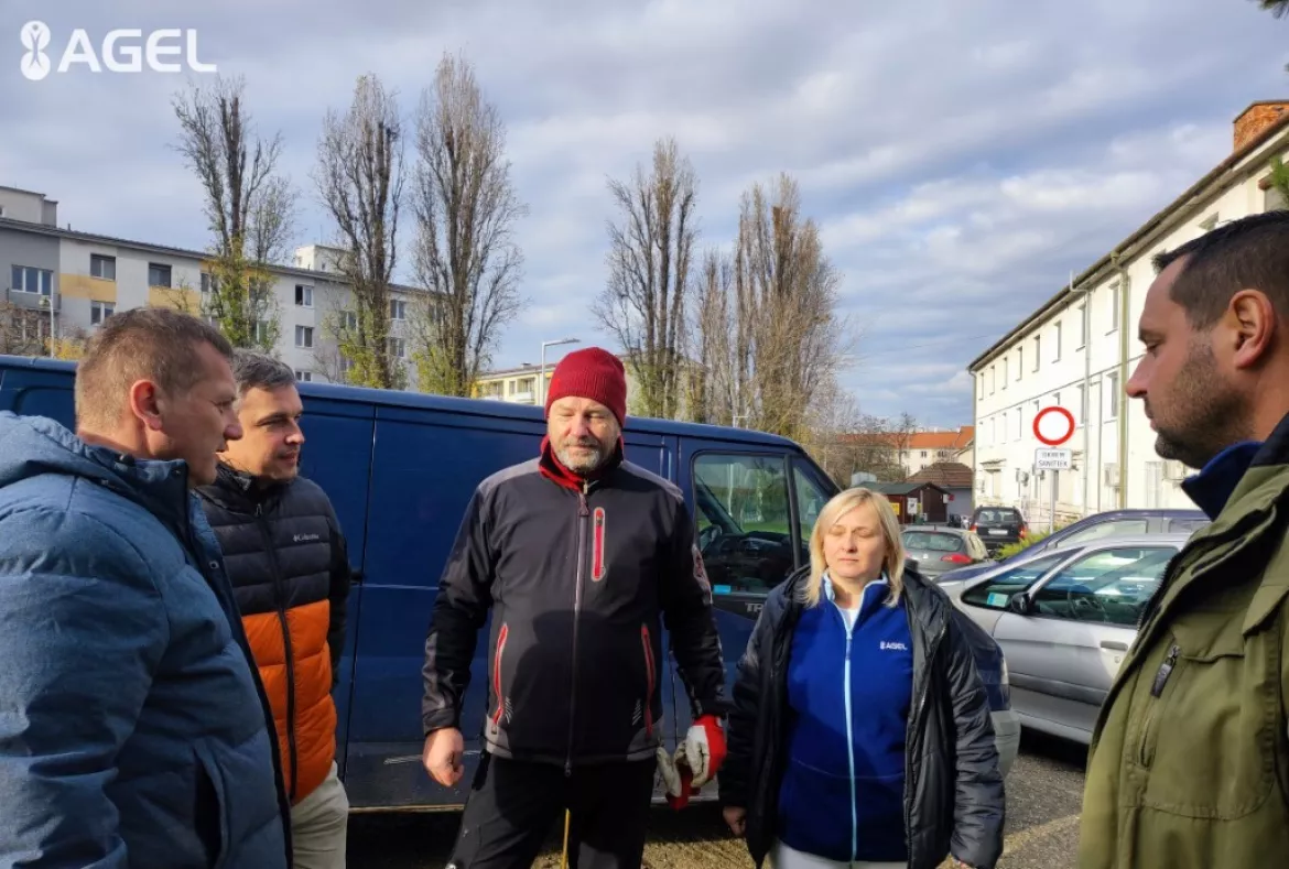 Önerőből létesítettek új járdát a komáromi kórházban