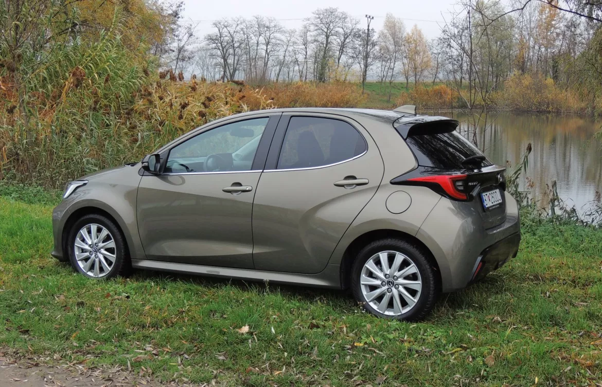 mazda2-hybrid-select-02