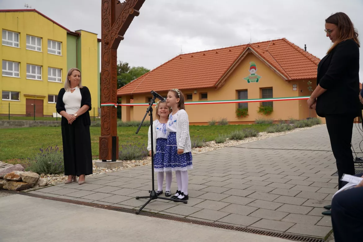 székelykapu a Zoboralján