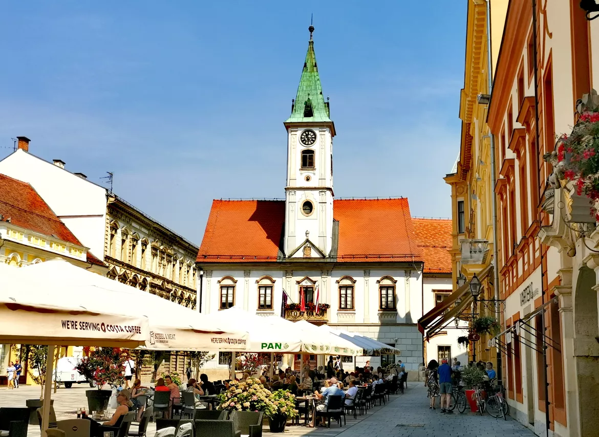 Varazsd főterén
