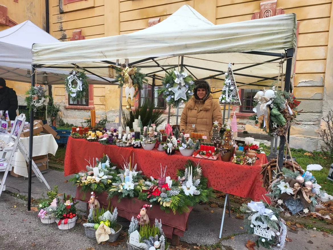 Tallósi őstermelői piac az Esterházy kastély udvarán