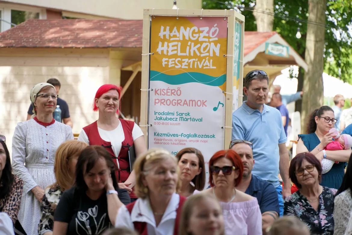 Hangzó Helikon Nádszegen