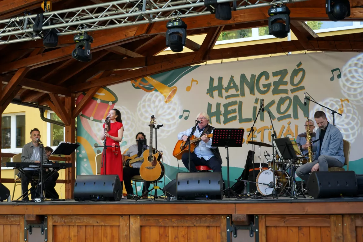 Hangzó Helikon Nádszegen