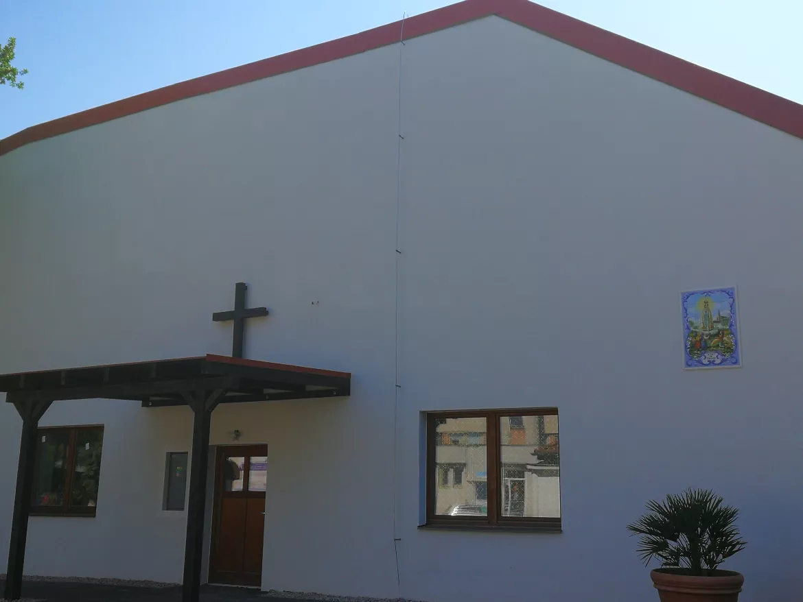 Mons. Orosch János érsek áldotta meg az elkészült kórházi kápolnát Komáromban – KÉPEKKEL