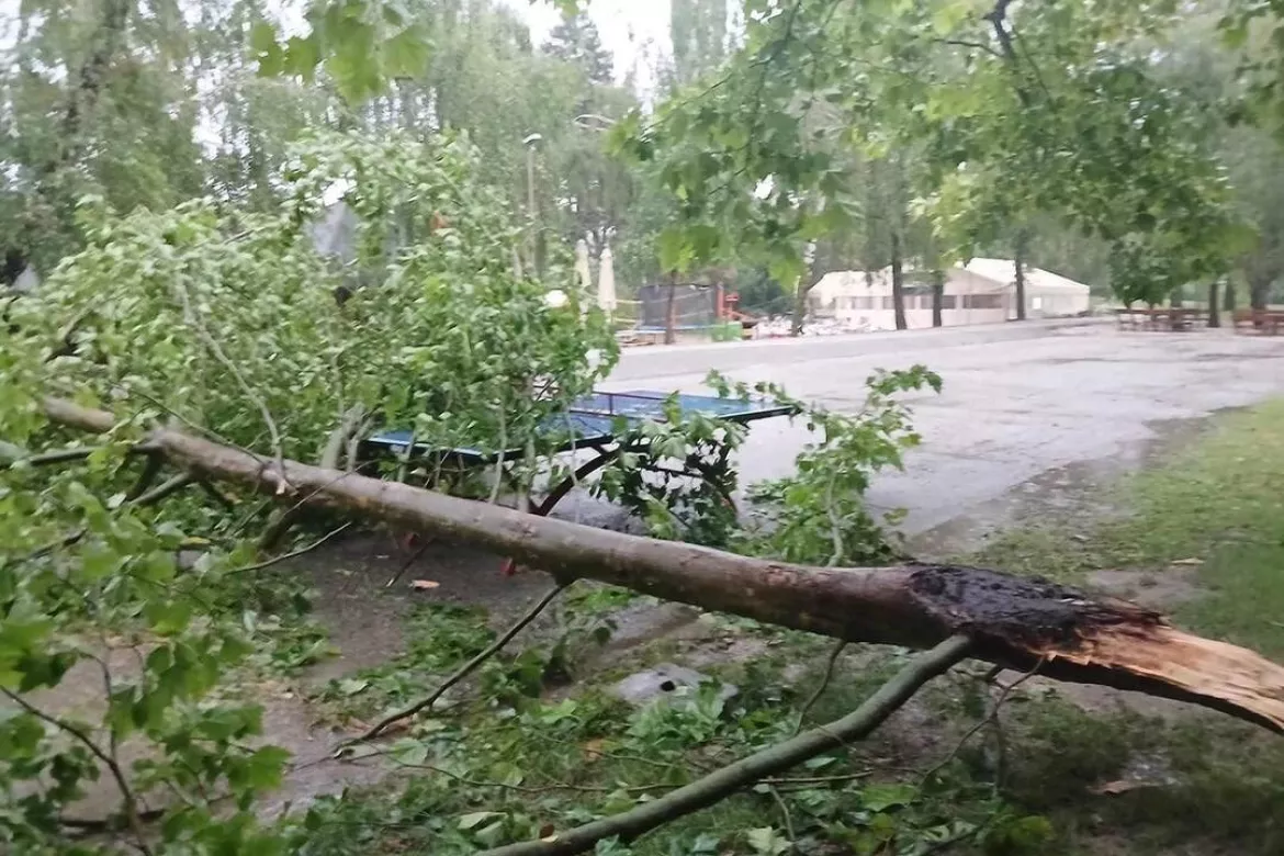 Az érsekújvári strandot sem kímélte a vihar