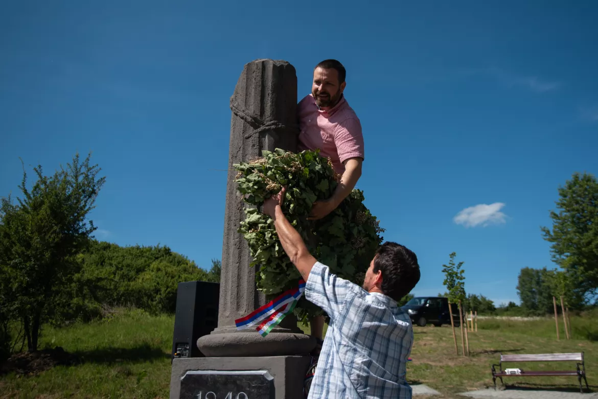 2024-06-20 Roskovány, honvédemlékmű, emlékmű, újraavatás