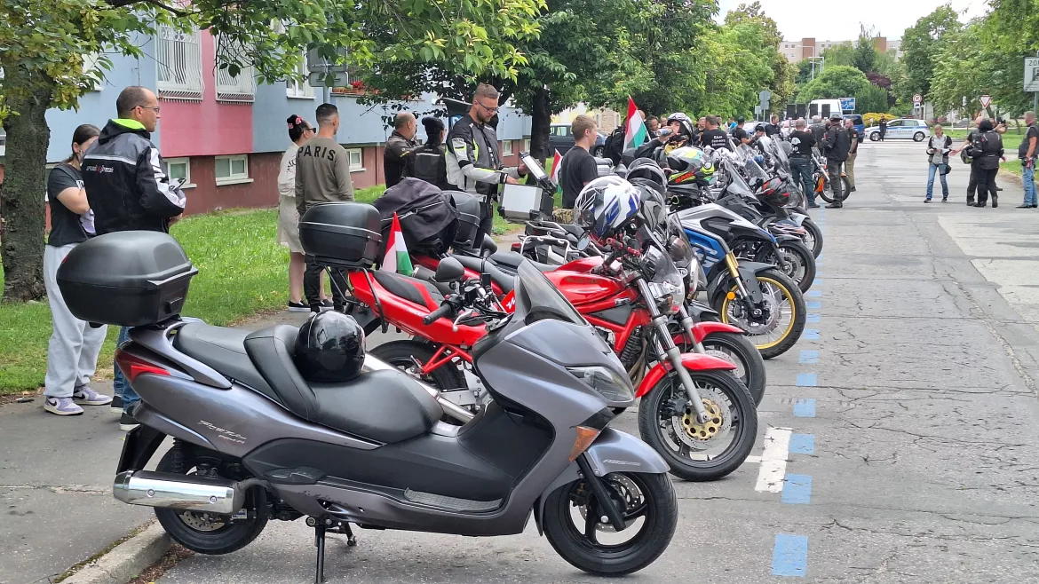 trianon-104-autos-motoros-felvonulas-01