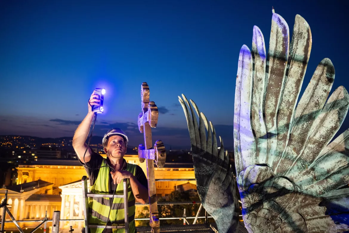Millenniumi emlékmű Hősök tere Gábriel arkangyal
