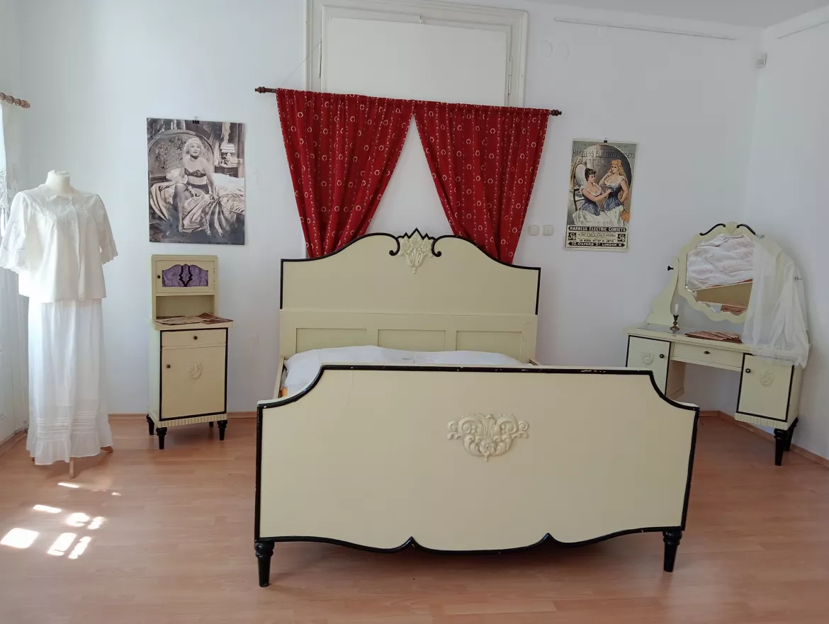 alsónemű kiállítás