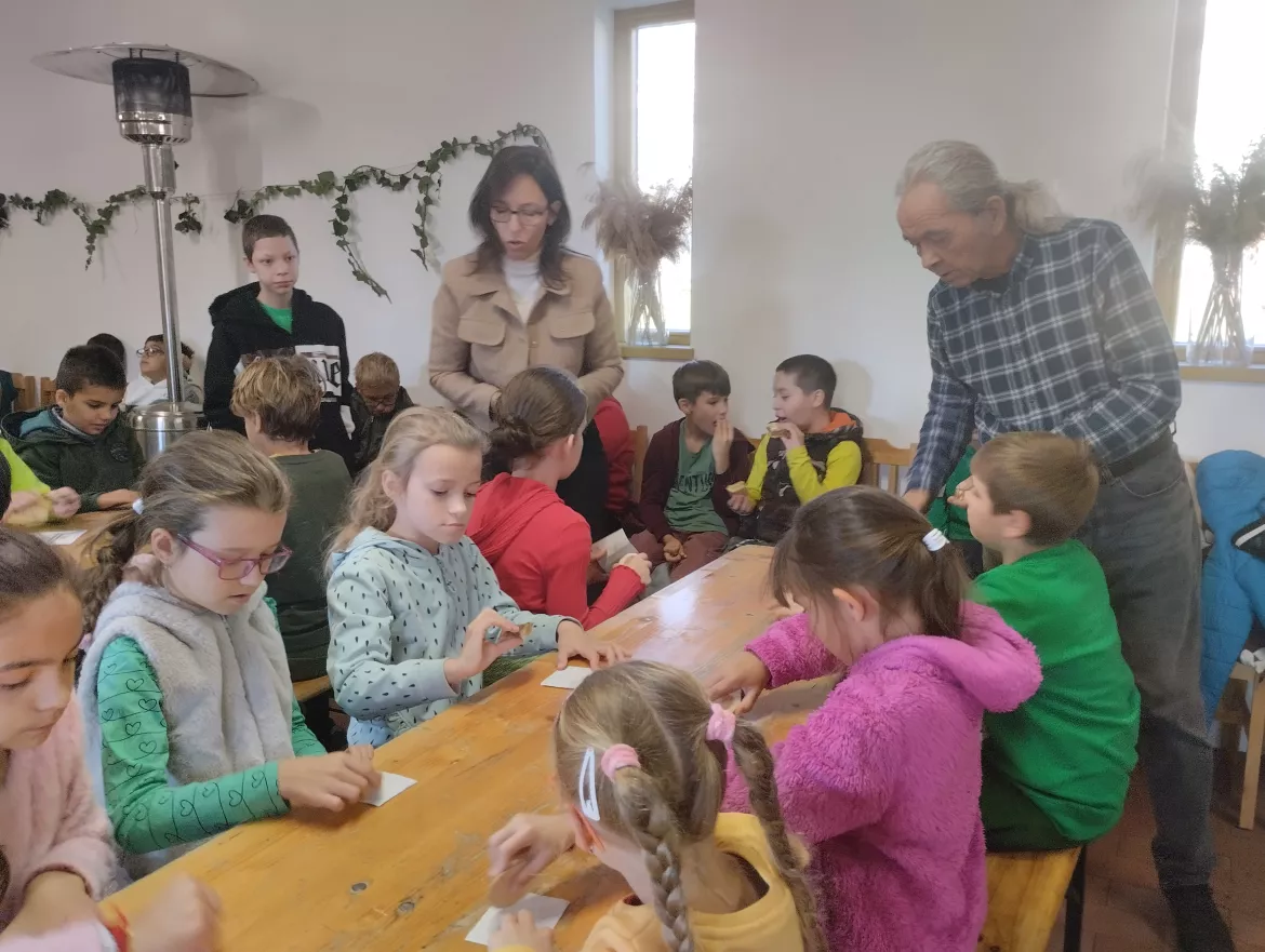 Foglalkozás a szőgyéni tájházban 