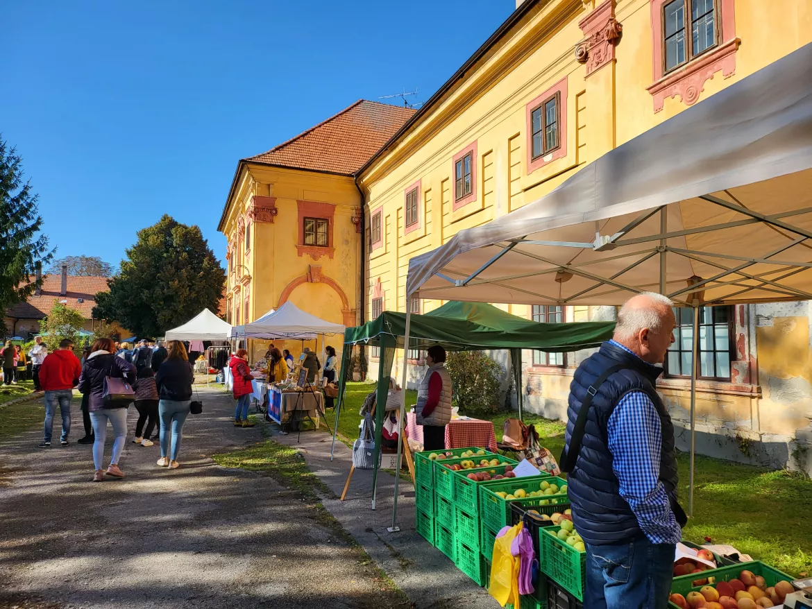 Tallósi piac
