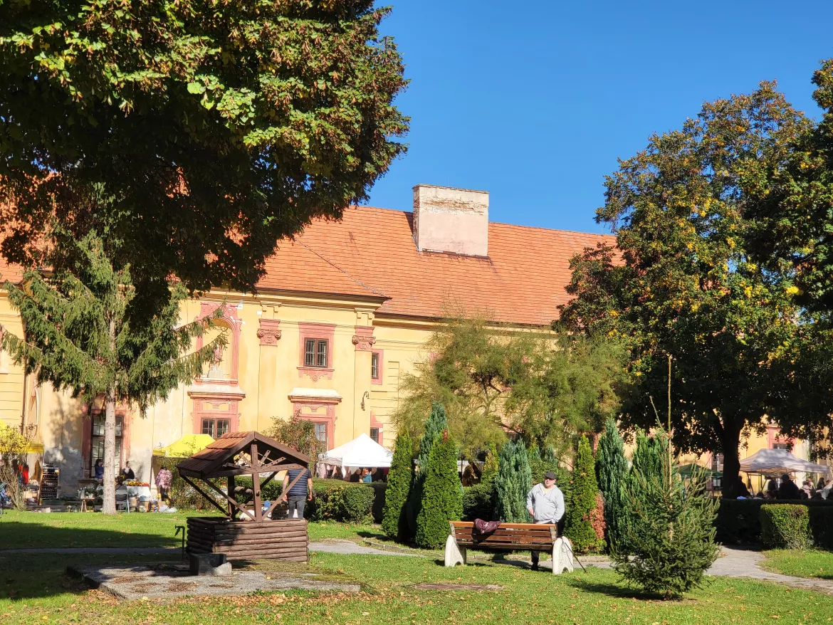 Tallósi piac